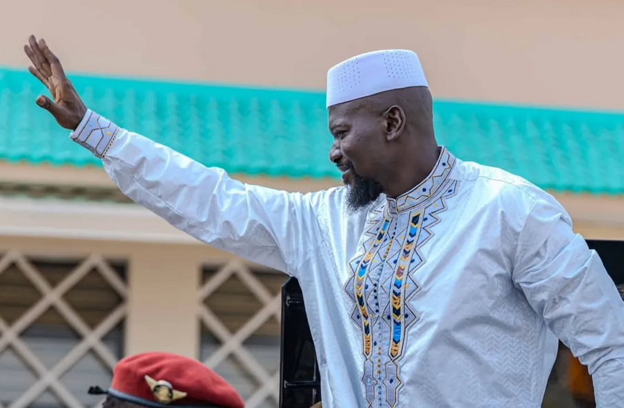 Guinée: le général Mamadi Doumbouya investi président après quatre ans de transition