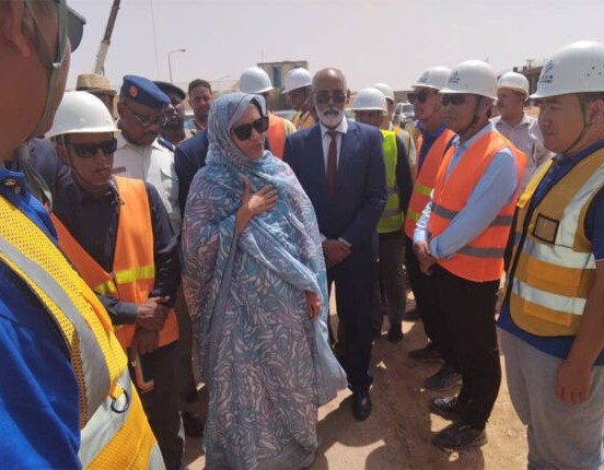 La ministre de l’hydraulique effectue une visite aux infrastructures de l’Aftout Essahli à Keurmacène