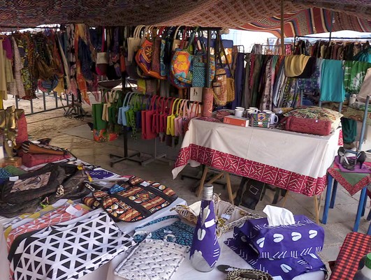 Vidéo. Nouakchott: sous le vent et la poussière, le marché de Noël fait grise mine